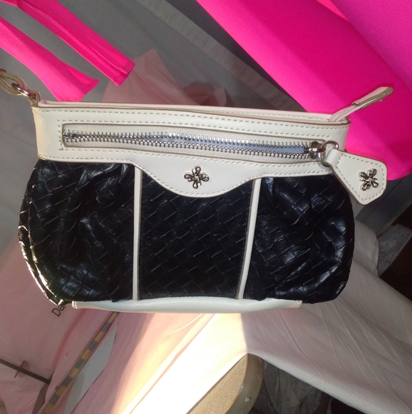 Simply Vera Wang Wristlet Purse - Picture 3 of 10